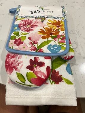 Floral Oven Mitt and Pot Holder Set - Multicolor